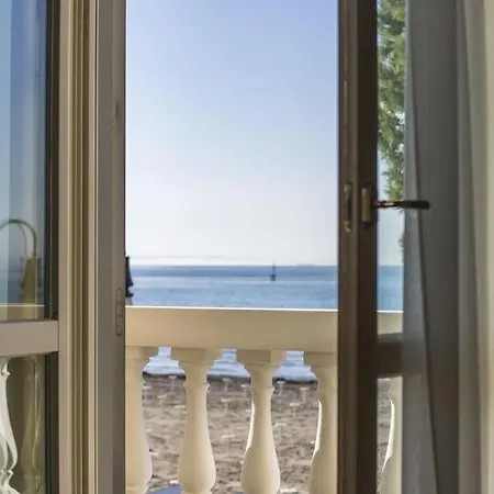 Ξενοδοχείο με διαμερίσματα Marina