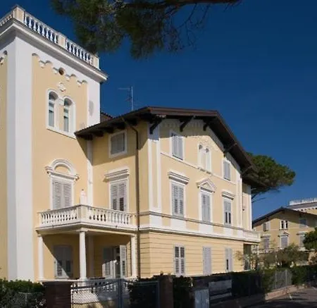 Marina Ξενοδοχείο με διαμερίσματα 4*