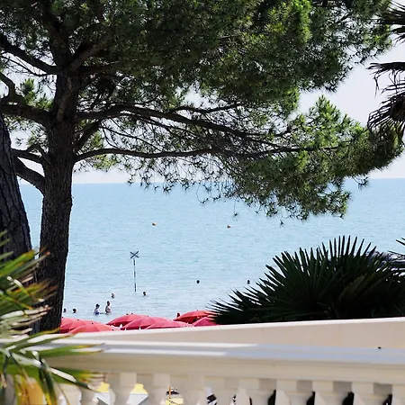 Ξενοδοχείο με διαμερίσματα Marina