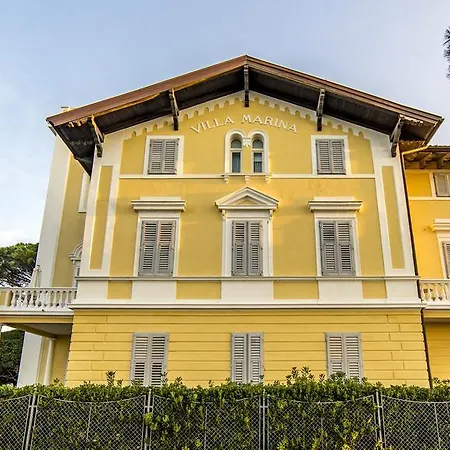 Ξενοδοχείο με διαμερίσματα Marina 4*