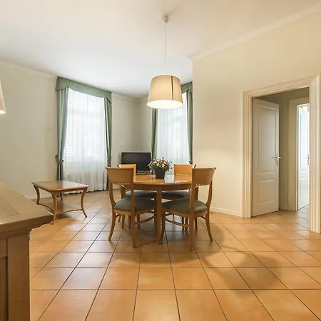 Ξενοδοχείο με διαμερίσματα Marina 4*